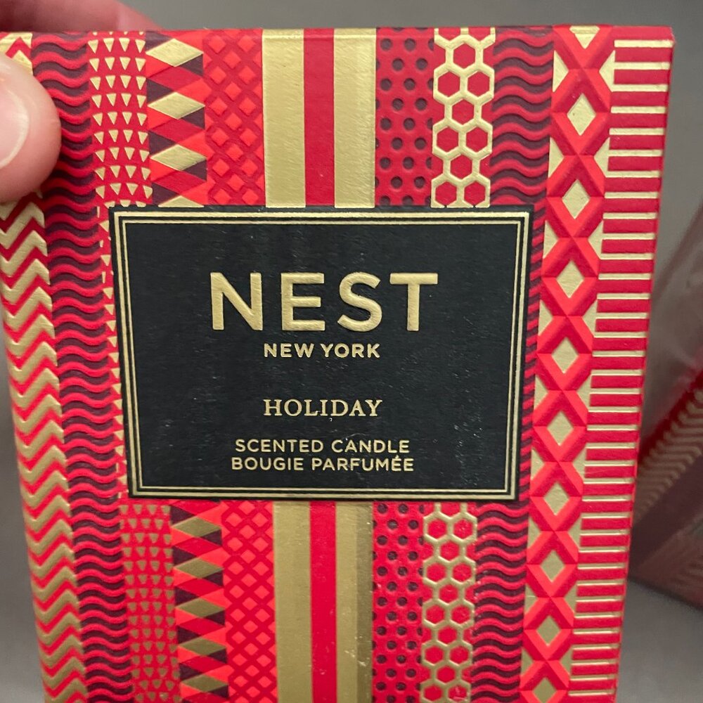 New Nest  New York  Scented Candle 8.1 oz / 230 Holiday- Crushed Candy Cane